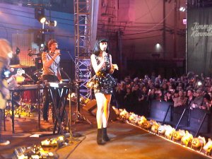 Kimbra Performs on Jimmy Kimmel in the US