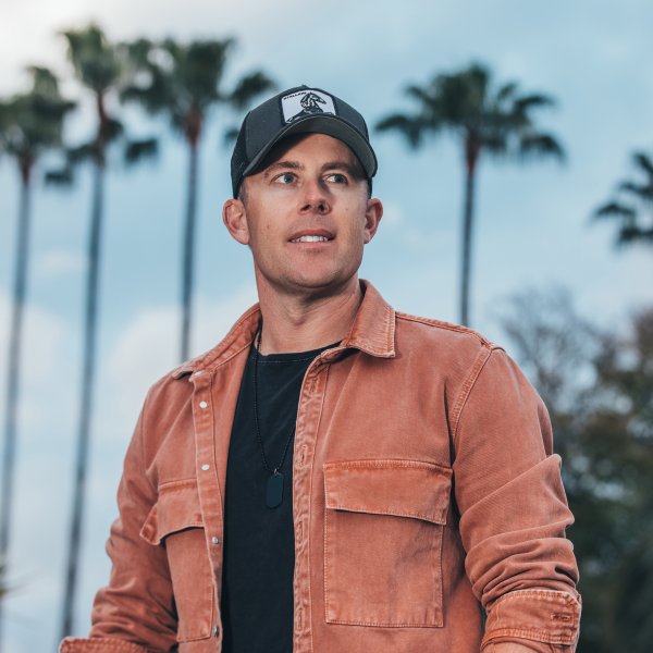 Casey Barnes Performing "Bright Lights" For ABC