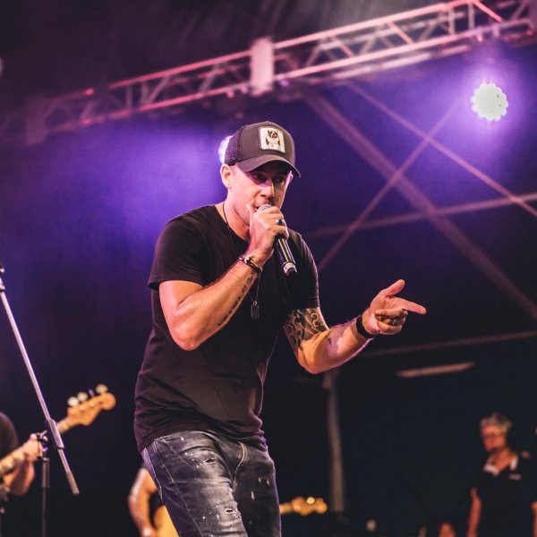 Casey Barnes debut #24 on the National Country Airplay Chart