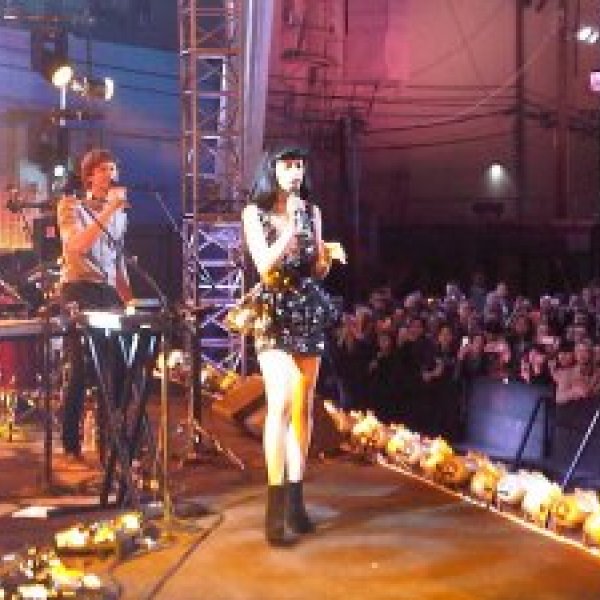 Kimbra Performs on Jimmy Kimmel in the US
