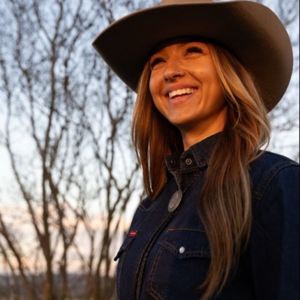 Rising Country Music Star, Tyla Rodrigues, Signs With Abc Music